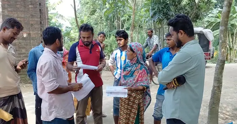 বিদ্যুৎ বিলের কাগজ নিয়ে ভুক্তভোগীরা এখন টিভির প্রতিনিধির কাছে